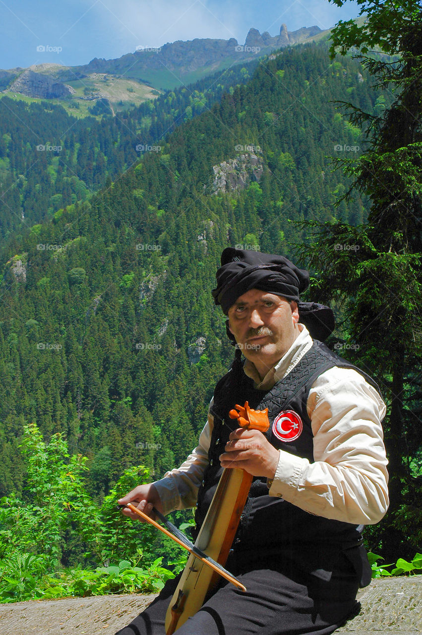 Kemenche player Turkish minstrel