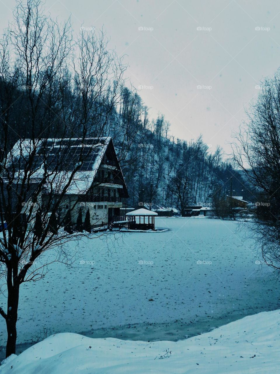 the quiet lake in Moneasa