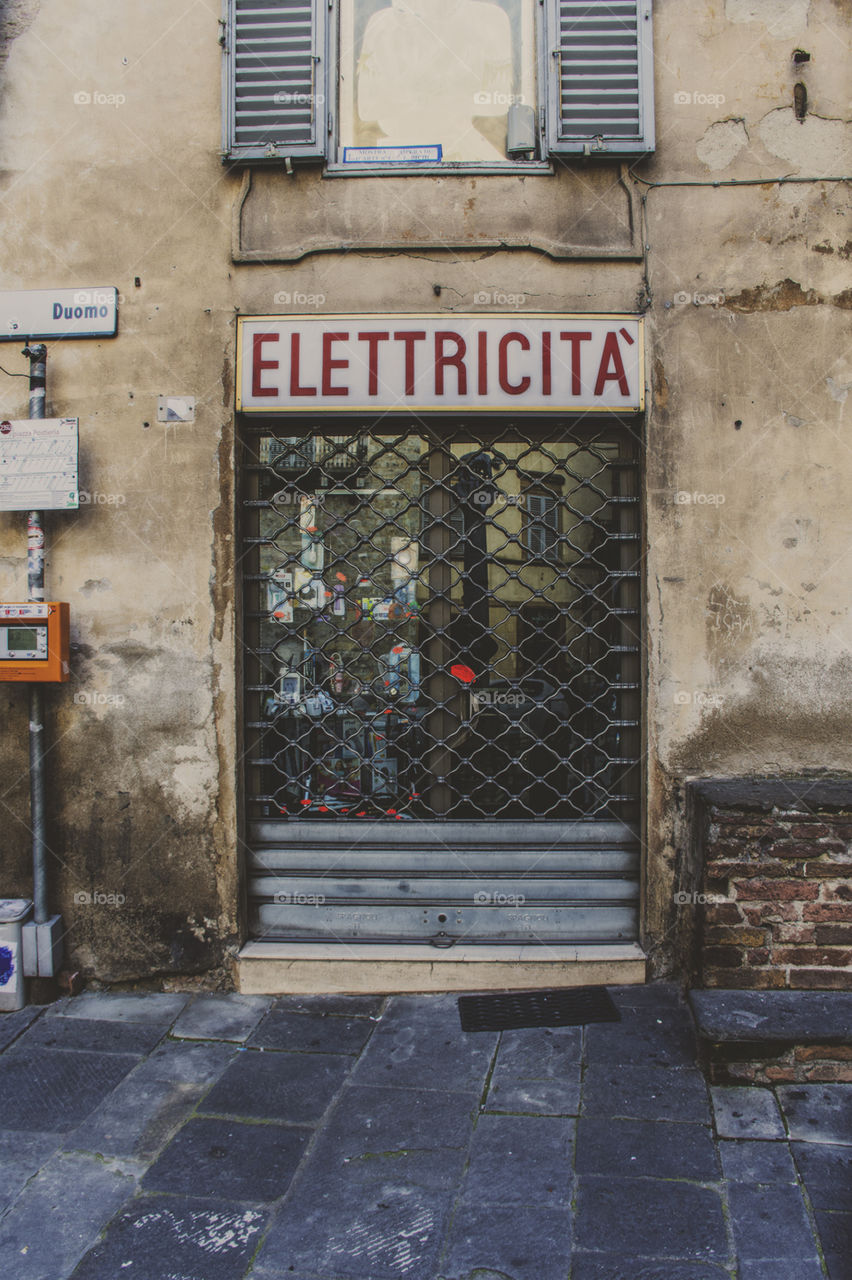 Small shop
Elettricità 
Tension
Shop
Siena
City
Travel
Trip 
Walk
Urban
Street 