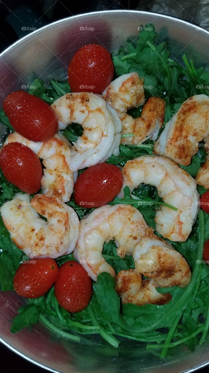 shrimp dinner with arugula and tomatoes