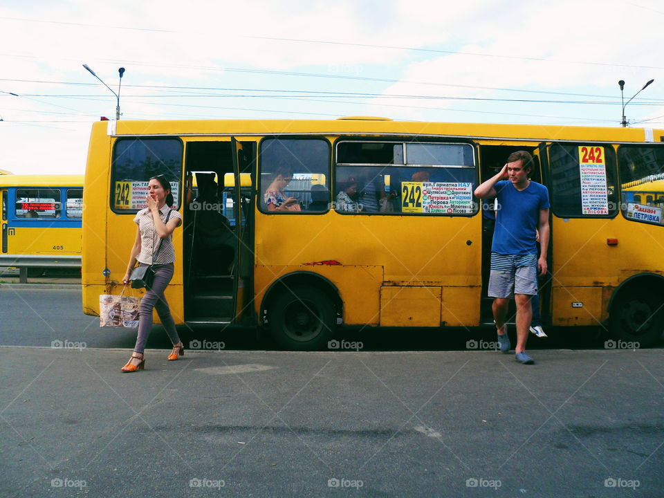 people leave the minibus at the stop, the city of Kiev