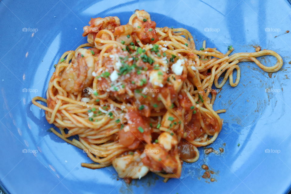 Blue plate full with spaghetti 