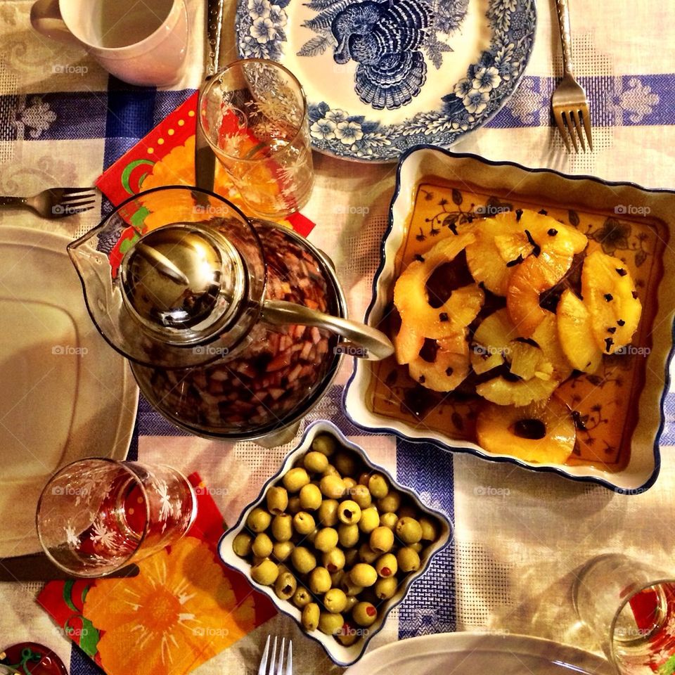 Thanksgiving table