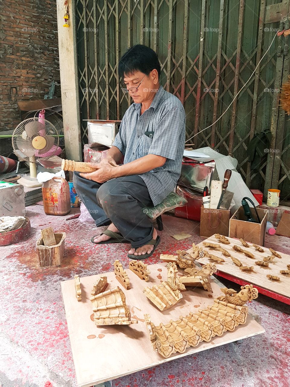 crafting Chinese wood little temples