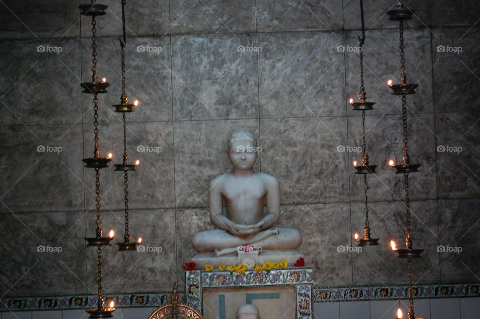 idols in jain temples
