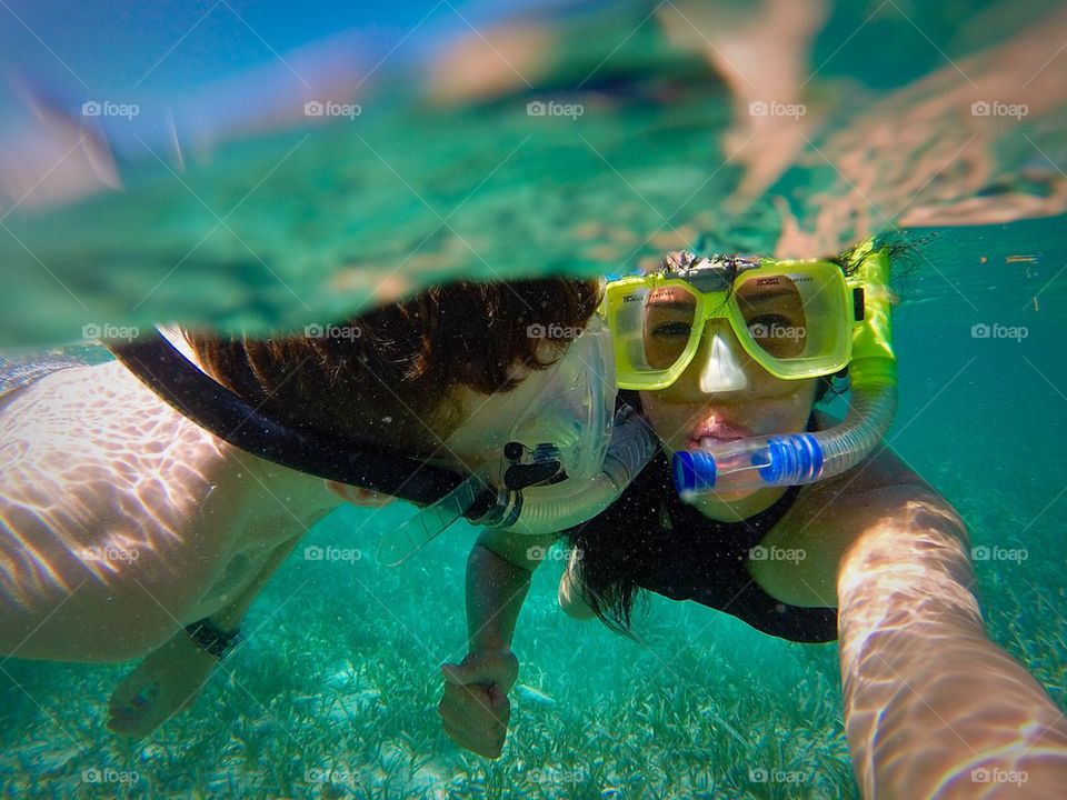 Underwater kisses 