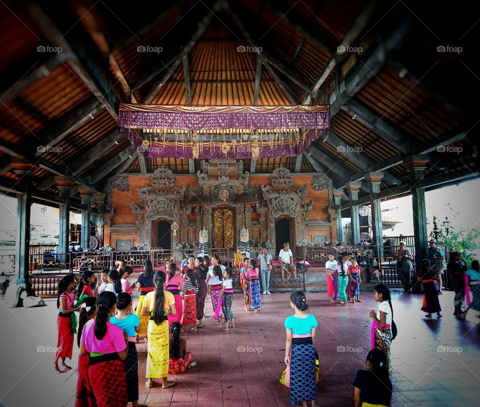 Ubud Bali, préparatifs cérémonie religieuse