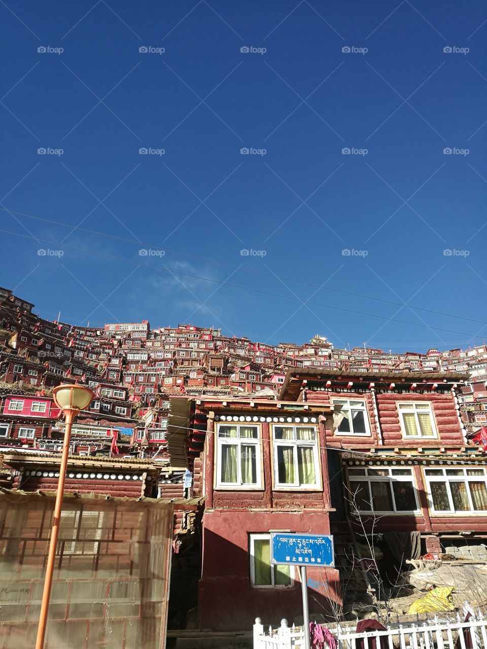 Se Da Buddhist Monastery and School in Sichuan Province, China.
Se Da is currently the largest Tibetan Buddhist school in the world and not open to westerners.
