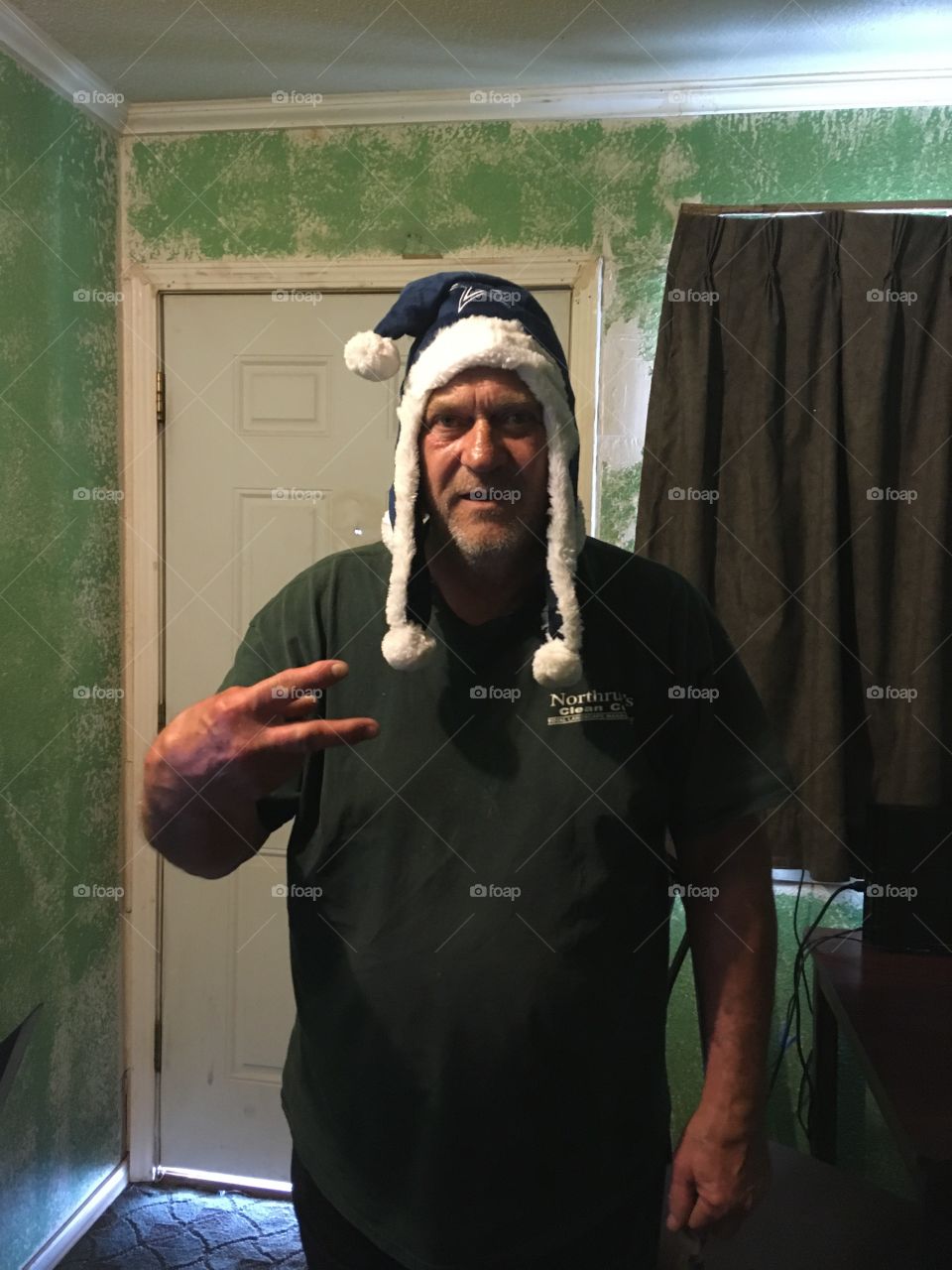 A good friend who is a avid Dallas Cowboys fan stopped by my motel room last night so I gave him this hat