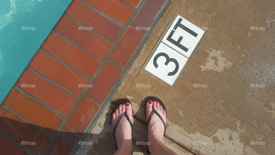 flip flop pool feet