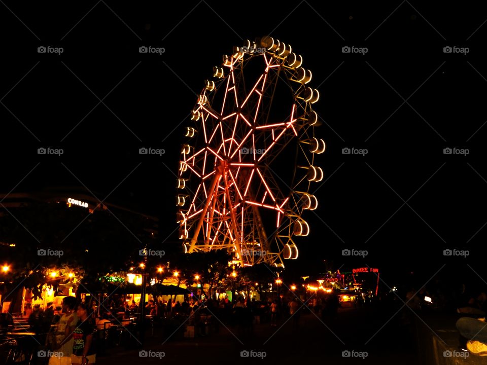 Ferris Wheel can never get old. A date will not be complete without it, whether its a family, friendly or romantic, riding ferris wheel is the best.