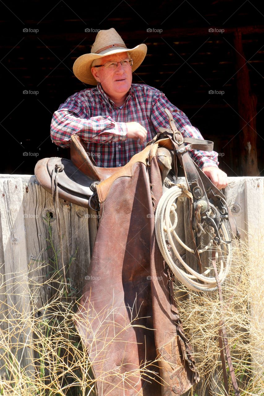 Senior man wearing hat