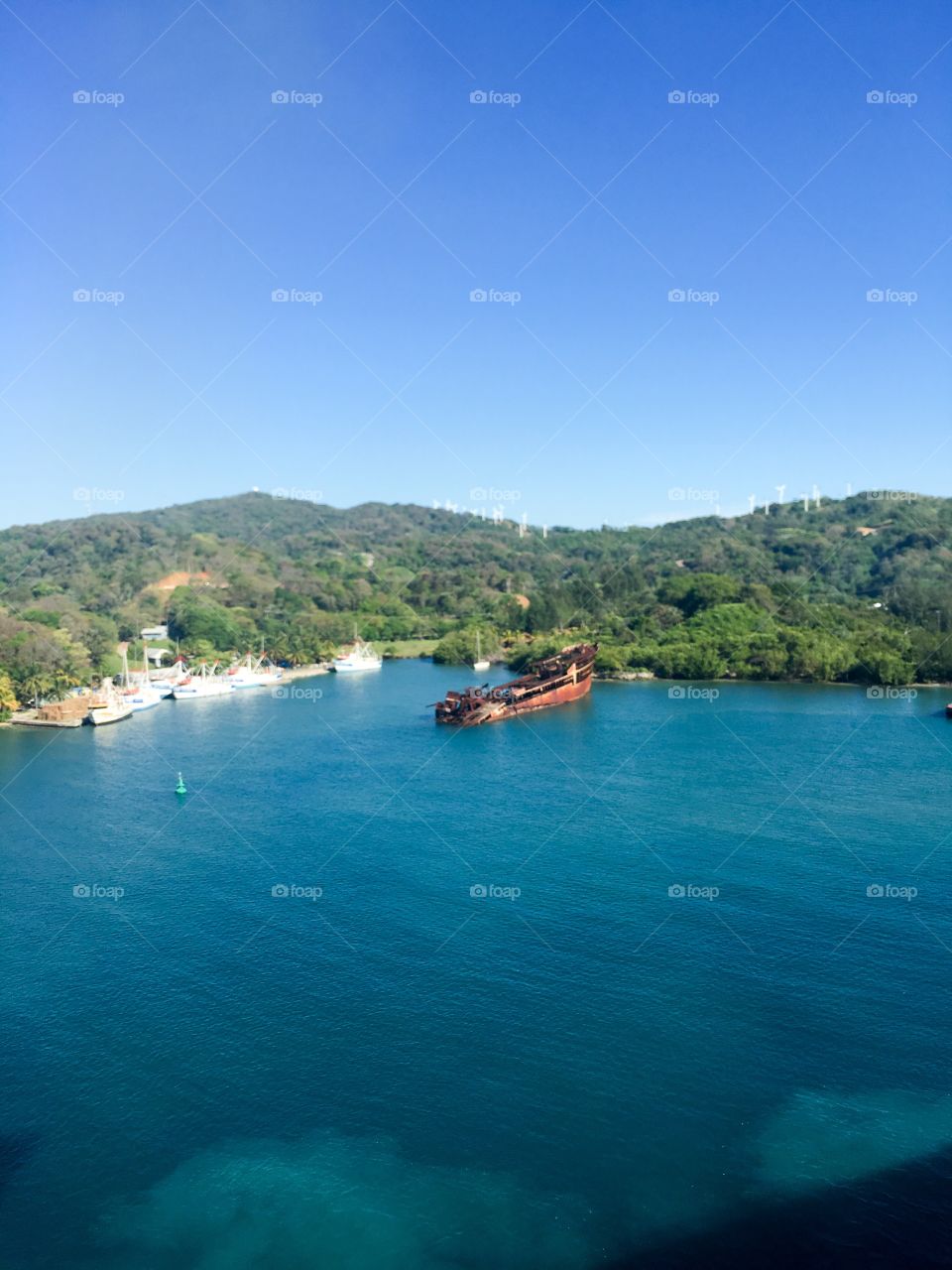 Shipwreck in Honduras - Mahogany Bay