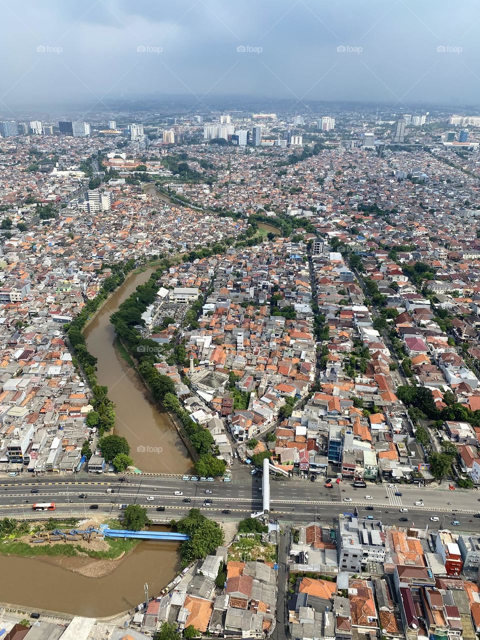 the river flows to the capital