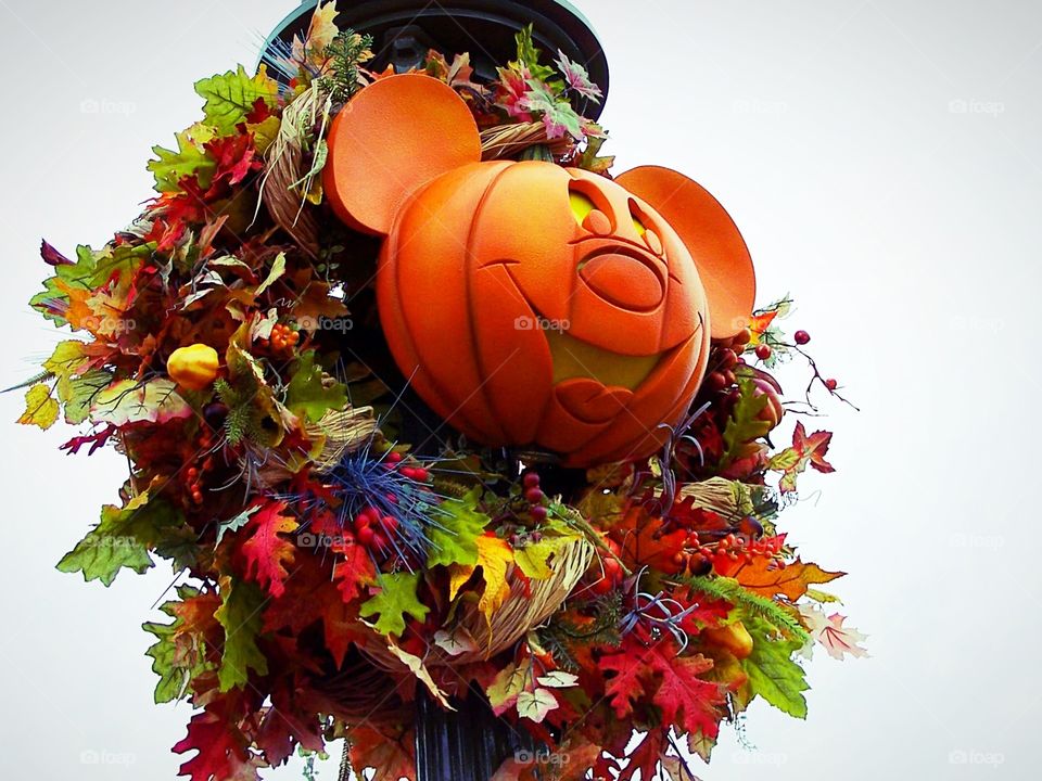 Mickey Mouse jack-o-lantern wreath, autumn, disney, pumpkin, lamppost 