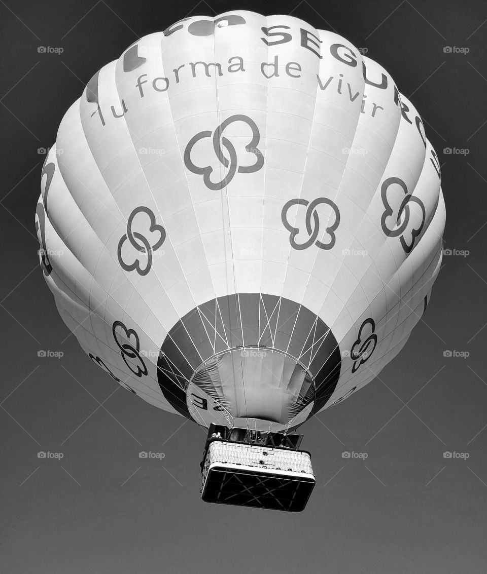 globo en blanco y negro