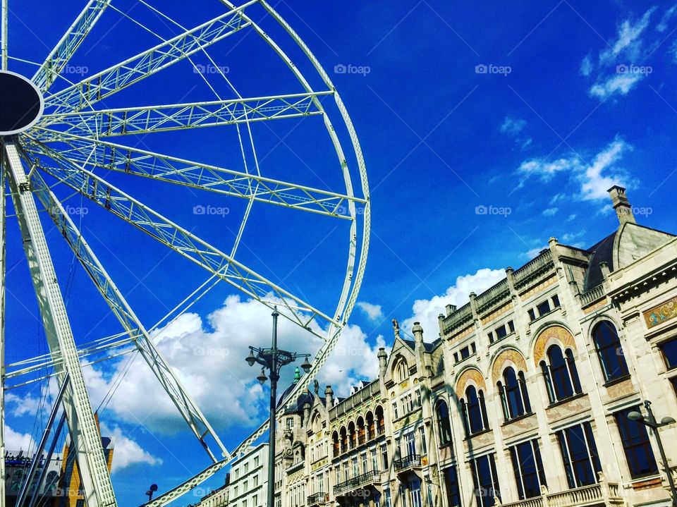 New Ferris wheel vs old facades 