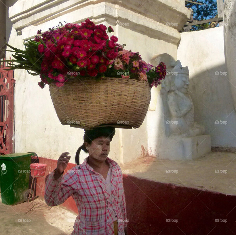 BURMA MARKET FLOWER SELLER