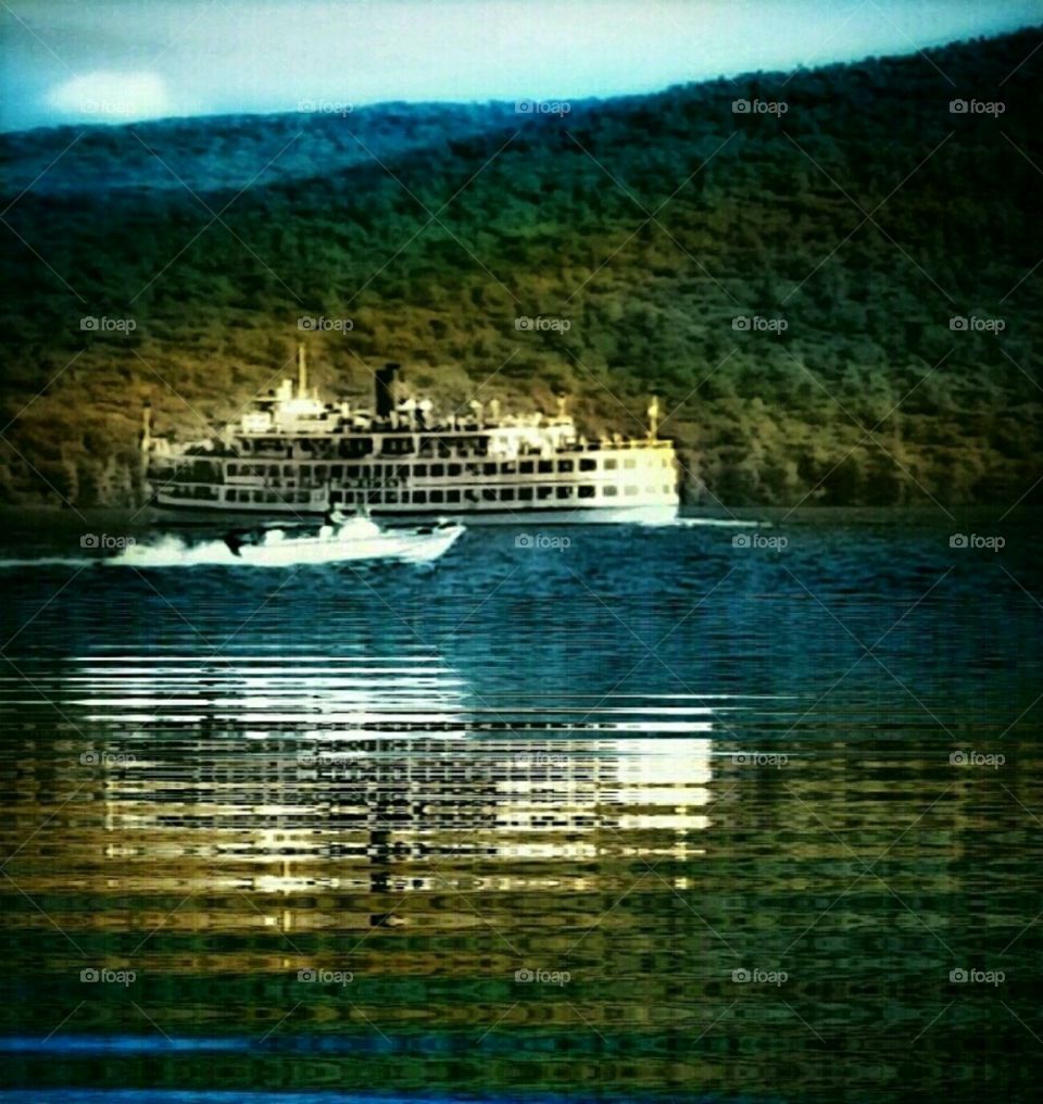 A Mid-Day Cruise on Lake George!