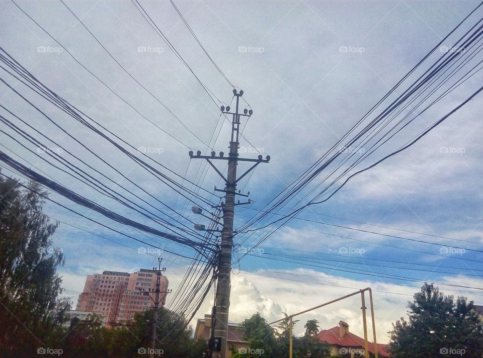 pillar with wires столб с проводами