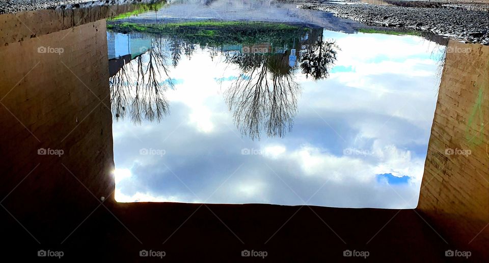 Reflektion in a puddle