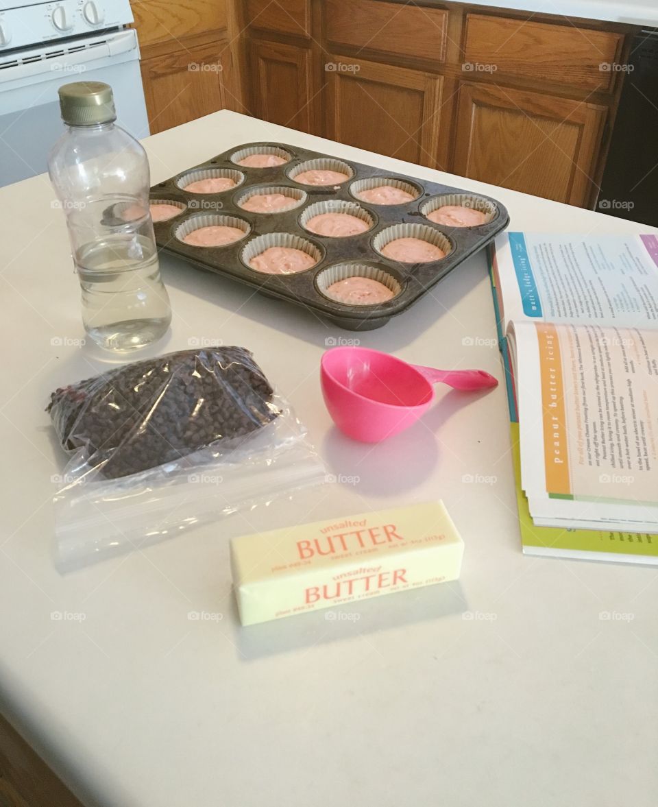 Baking cupcakes 