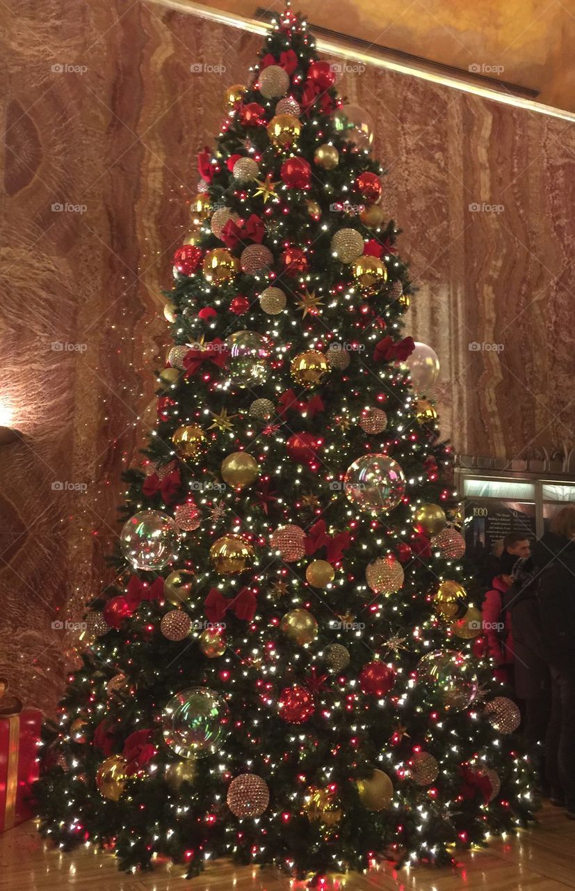 christmas tree inside Chrysler building in new york city