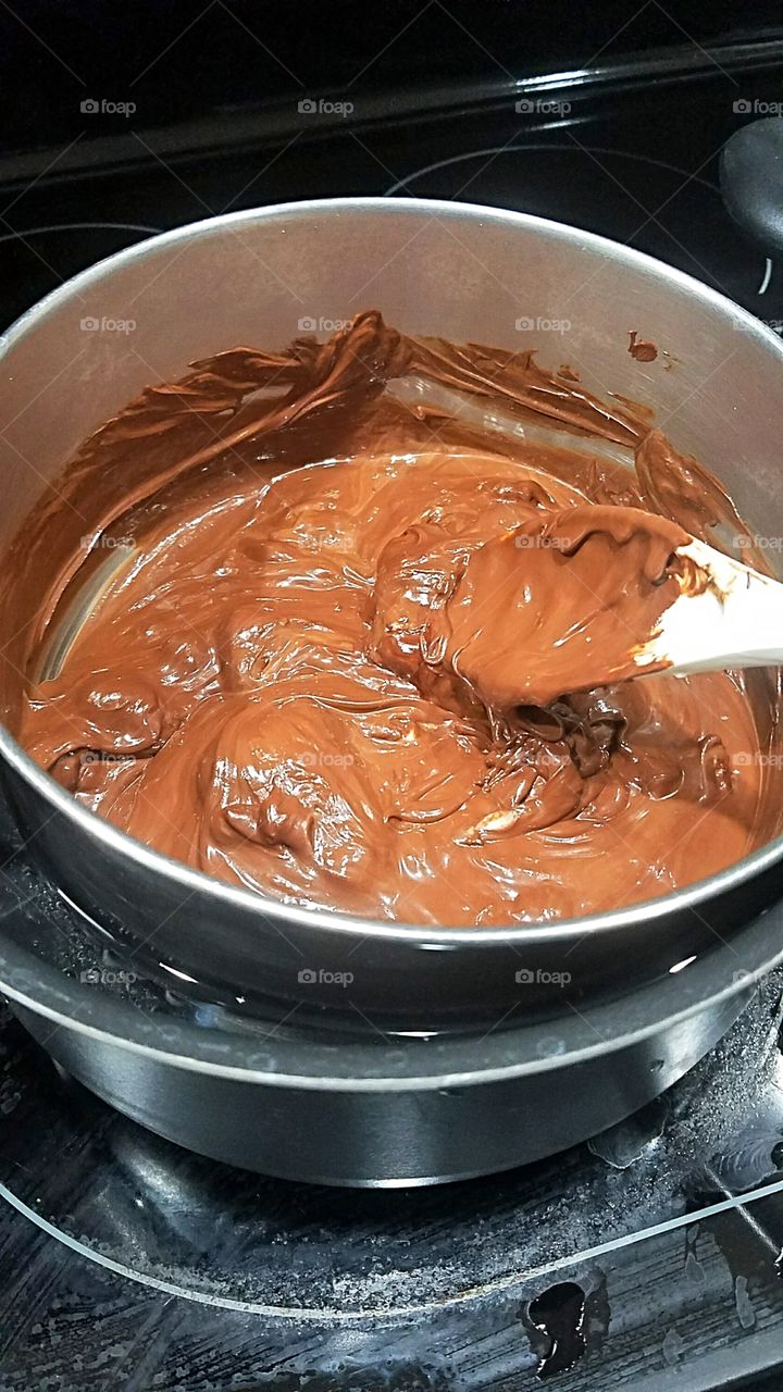 double boiling melting chocolate
