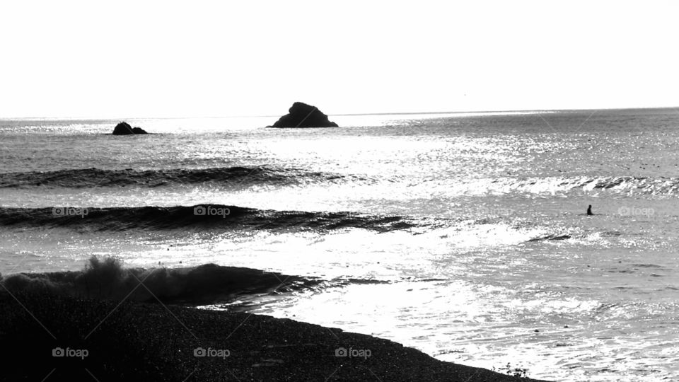 Pacific. US 1. California. Big Sur. B&W. Ocean. Waves. Rock. Island.