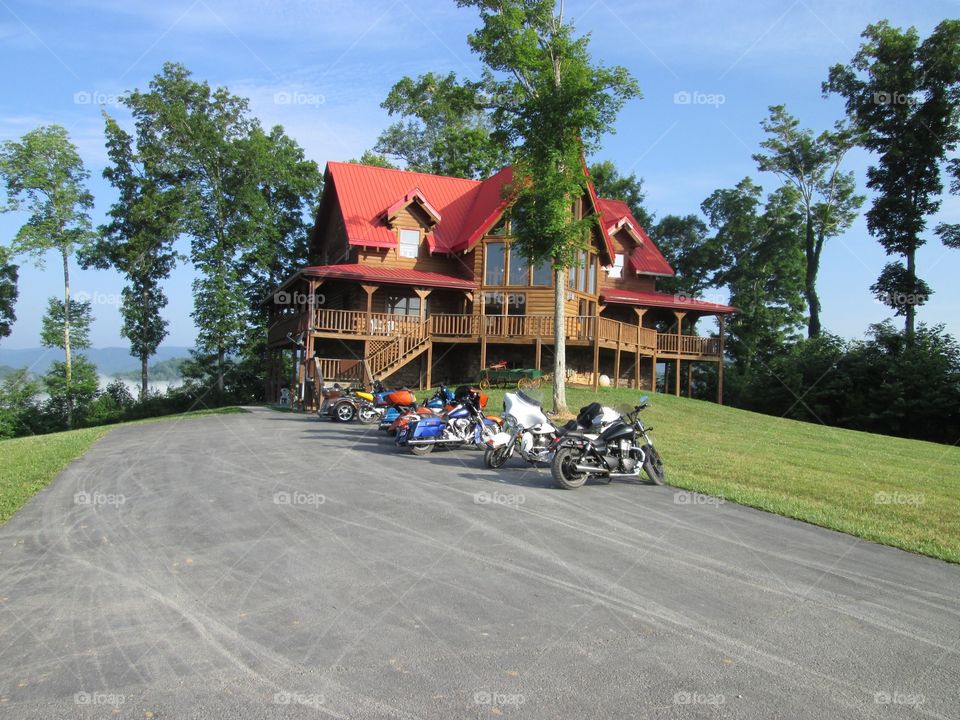 Motorcycles and cabin in Smoky mountains - Tennessee