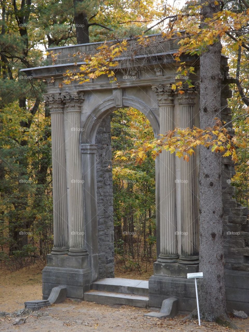 L'arc De Triomphe ruins