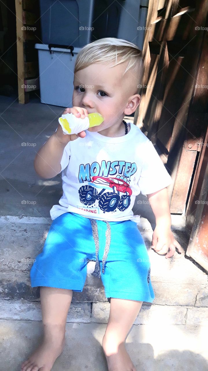 Little boy enjoying a ice lolly