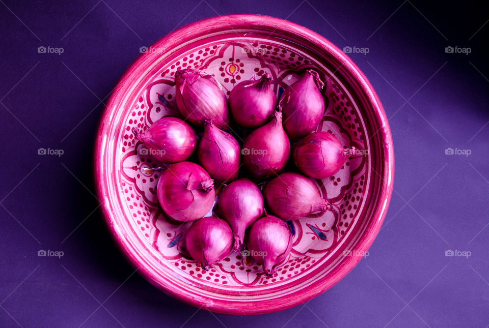 Red onions in a Moroccan ceramic dish 