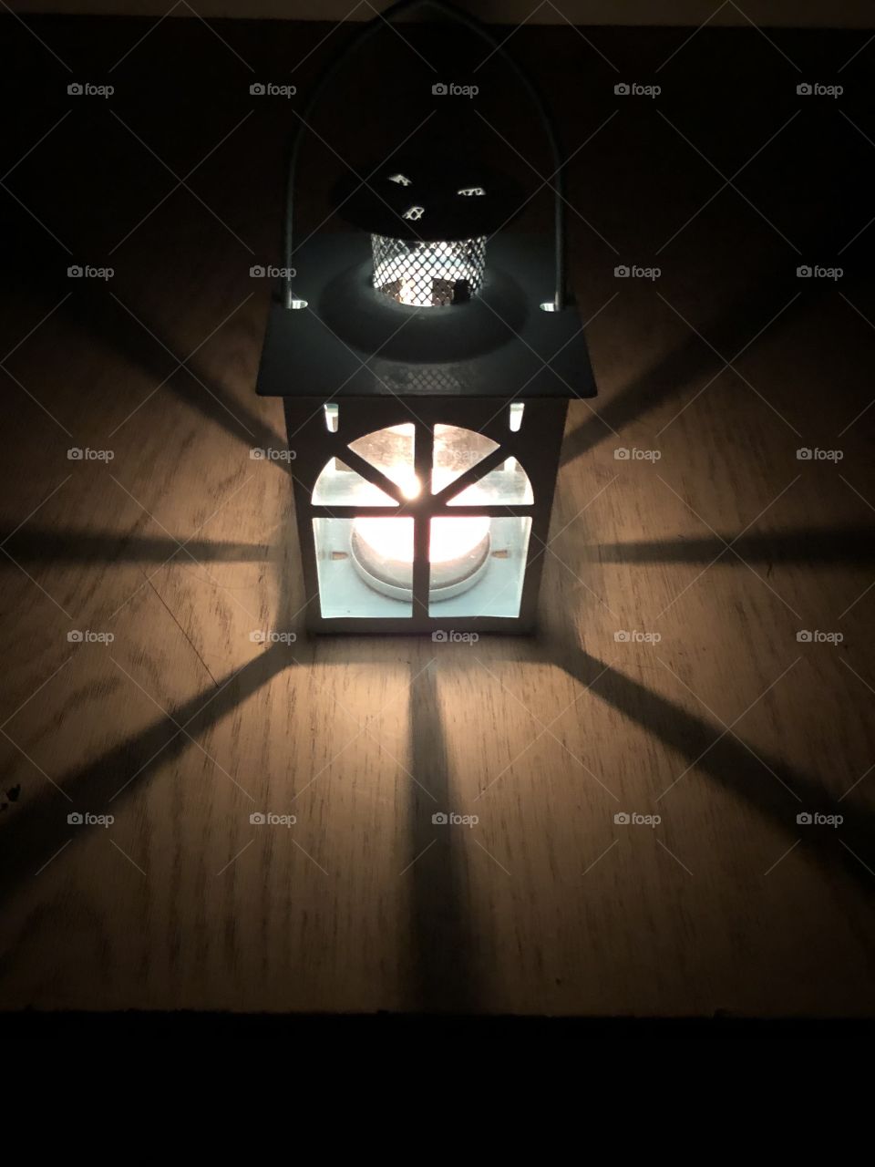 Candle light and shadow 