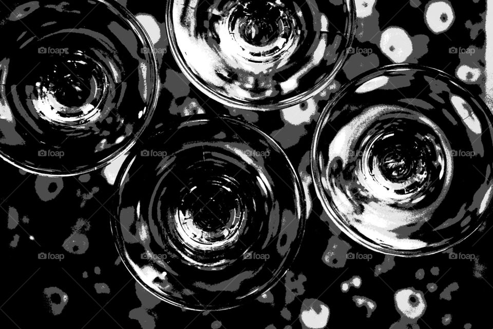 structured glasses in contrasts