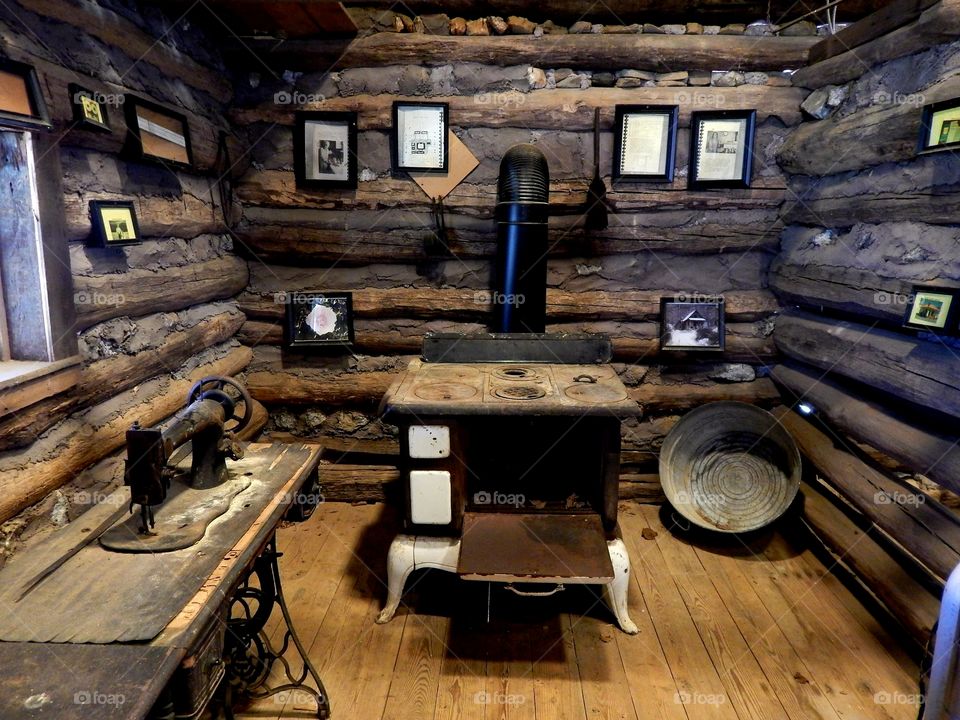 early 1800's cabin at Foxfire museum