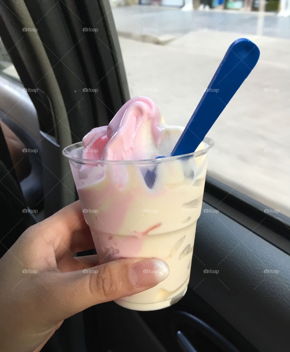 Strawberry vanilla Soft Ice-cream 
