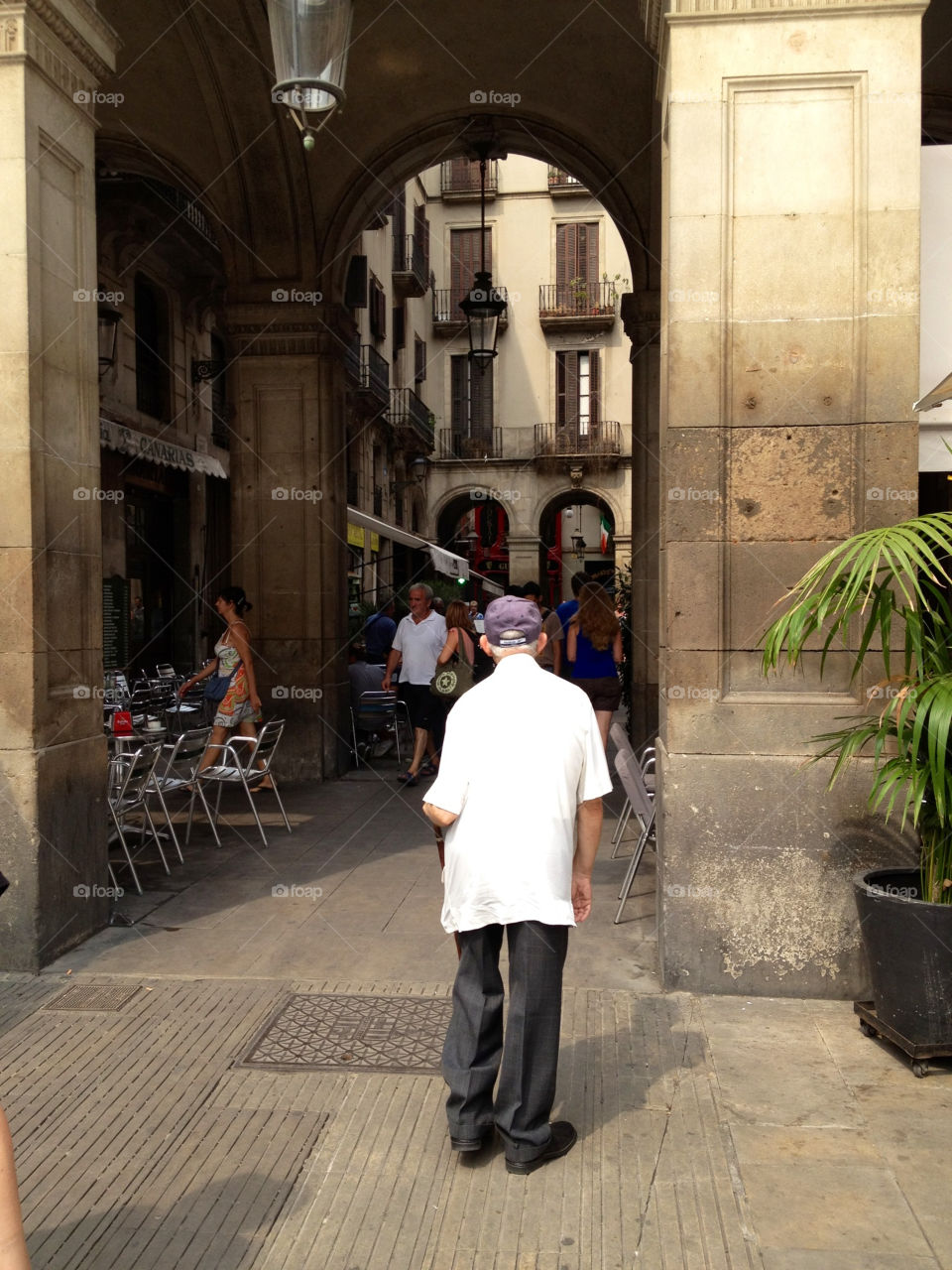 barcelona shadow restaurant town by cabday