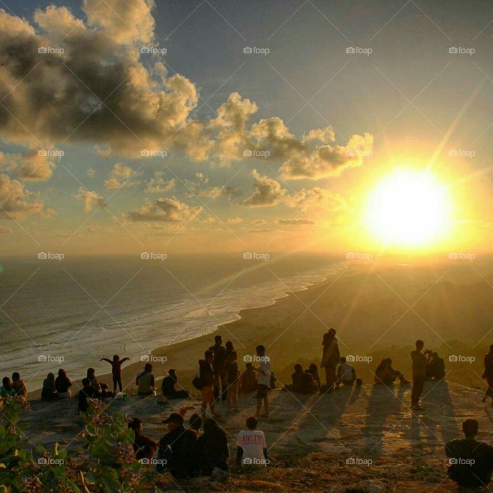 fgyuuidd zdyij ko. uiiivvxchi jlo klooiytr. xxdg