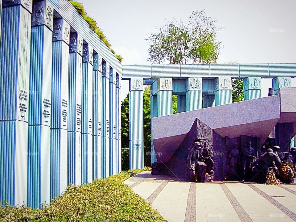 My college students visited the Warsaw Uprising Monument.  Unveiled in 1989, it was sculpted by Wincenty Kućma and the architect was Jacek Budyn. It is located in Krasiński Square. students studied Kucma’s sculpture as part of their Humanities course