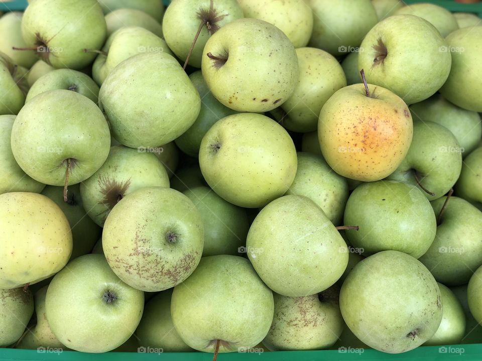Many green apples at the fruits market