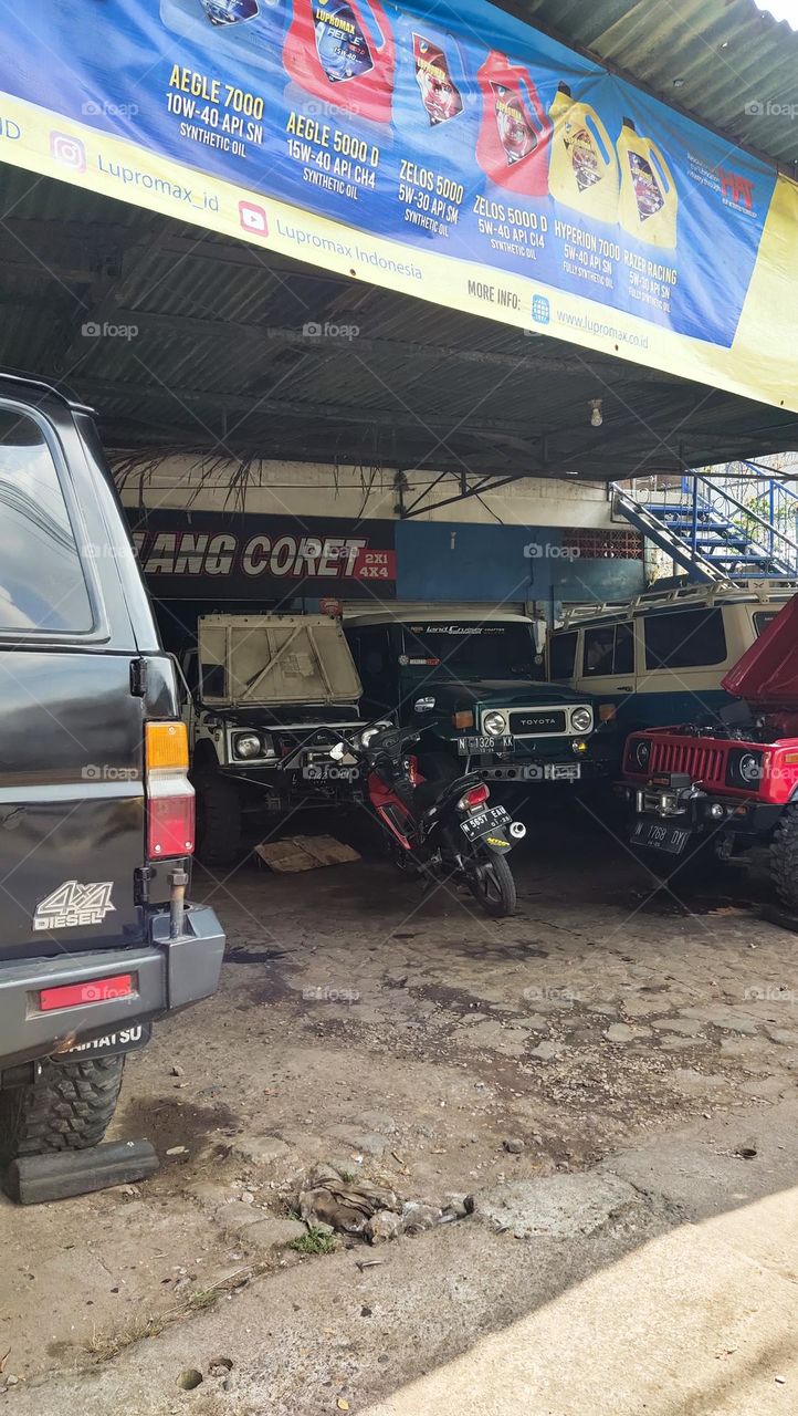 ada beberapa mobil pertama