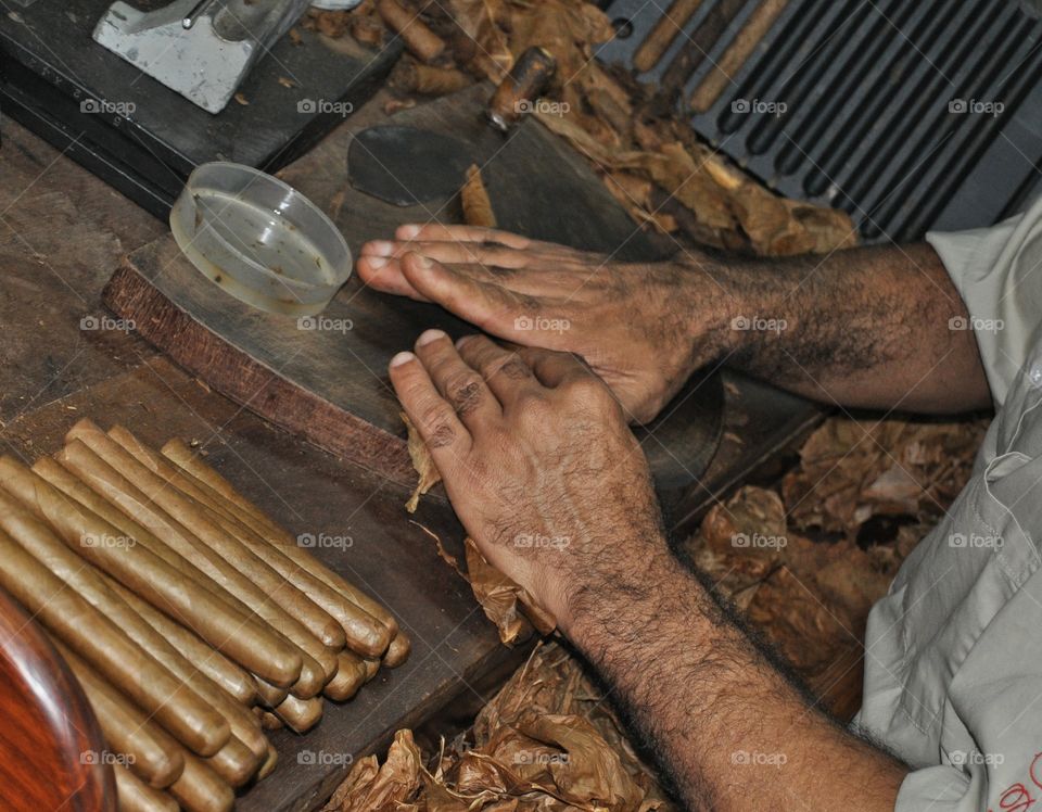 making cigars in Dominican Republic