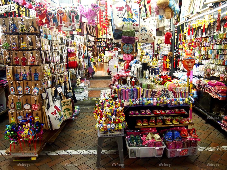 souvenirs sold at chinatown in singapore