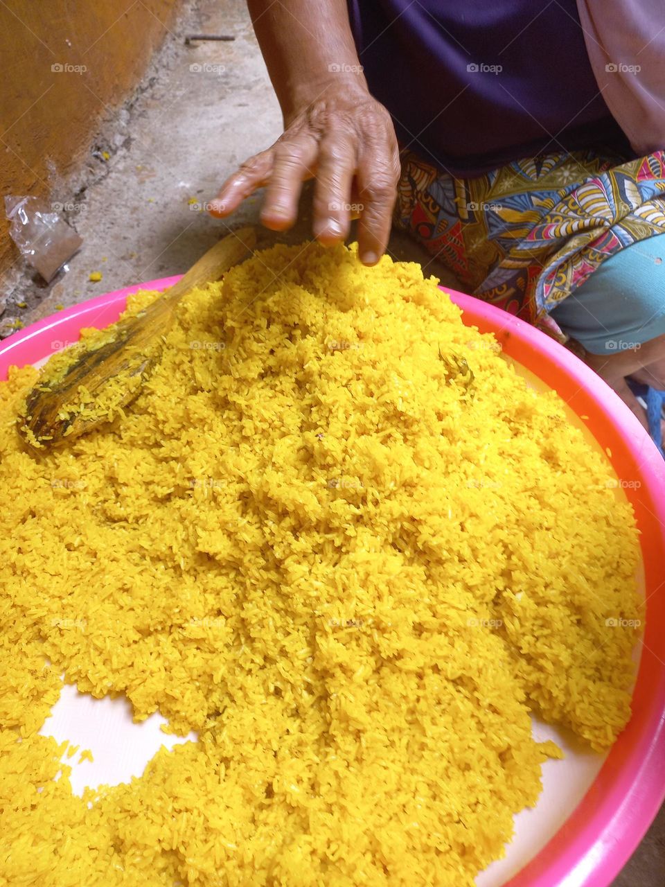 This dish is made from rice cooked together with turmeric and coconut milk and spices