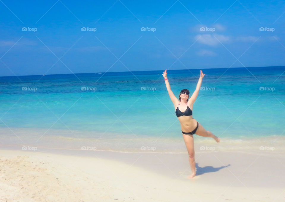 Free to dance by the sea