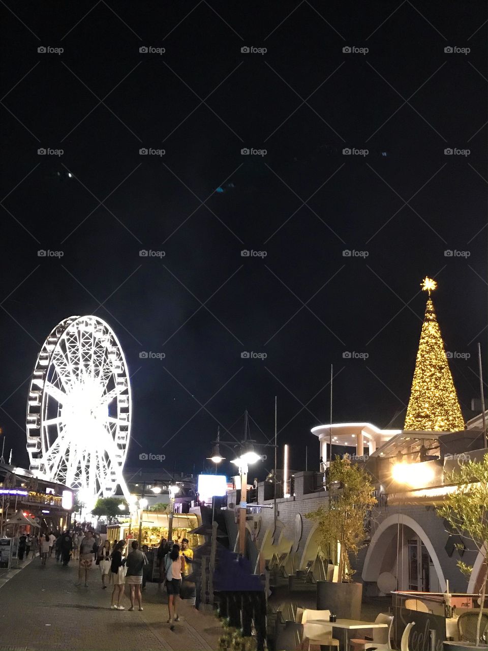 This ferris wheel was captured at the V & A in Cape Town over Christmas time and shows a few ellipsis 