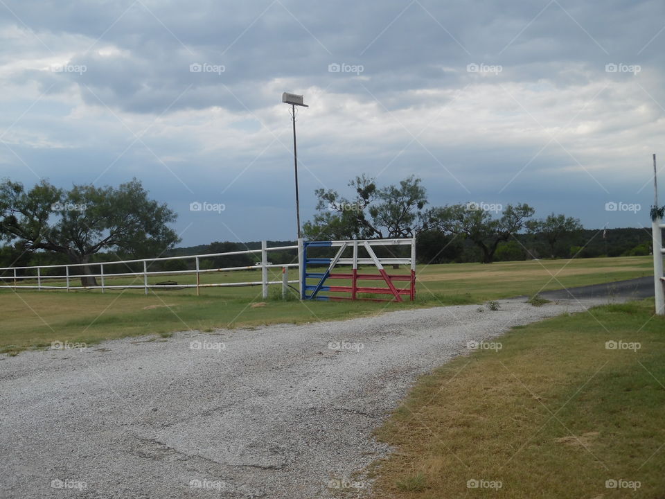 redneck mail ✉ box. This is a picture of a mail box that belongs to a redneck. 👣 🚶 🏃 🔥 💨
