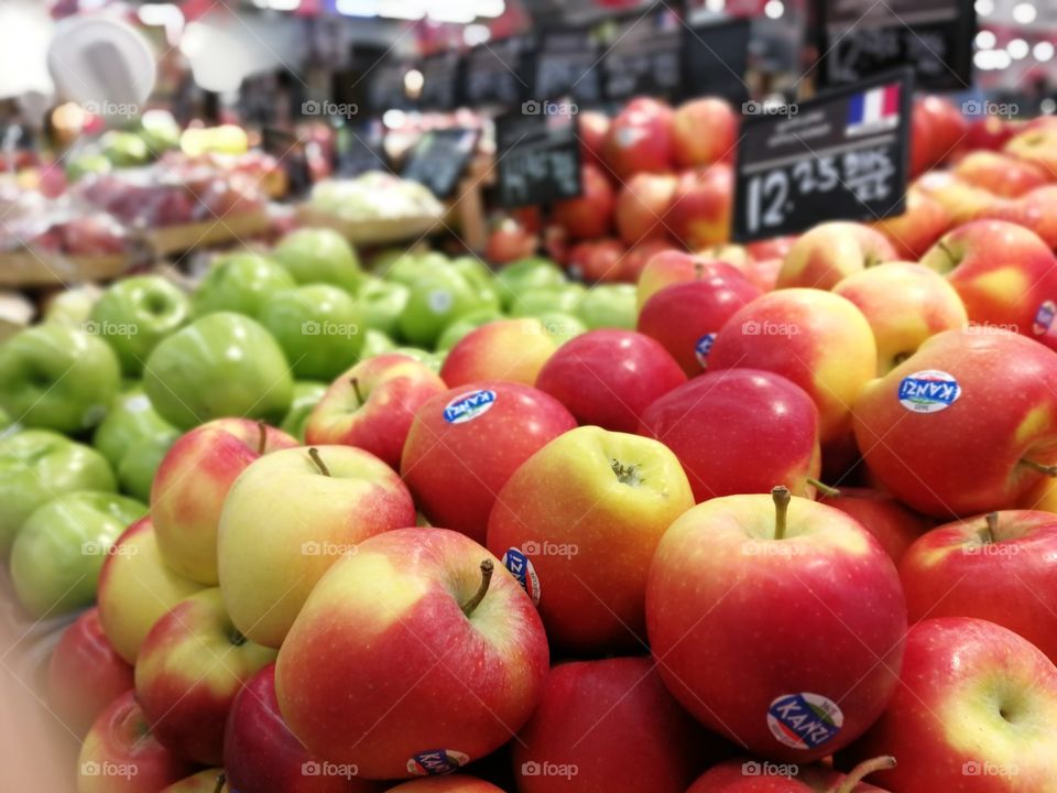 Grocery Store in Dubai. Fresh apples from the market