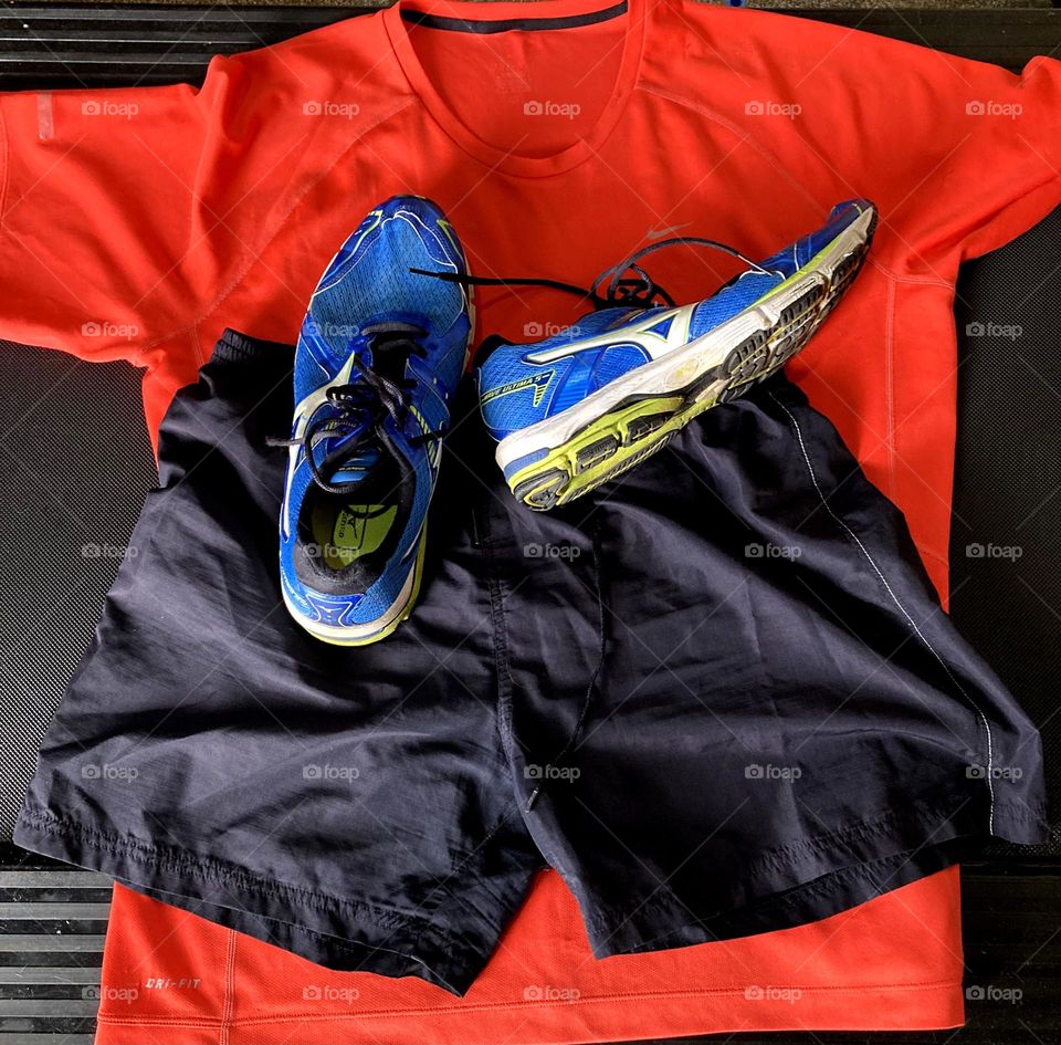 🏃‍♂️ 🇺🇸 Good Morning!  Everything ready to sweat the shirt. Let's go for a good morning jog?  Running is good for your health! / 🇧🇷 Bom dia! Tudo pronto para suar a camisa. Vamos para um bom cooper matinal? Correr faz bem para a saúde! 